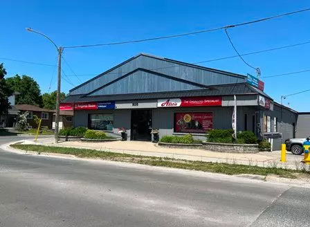 Peterborough, ON K9J 5R2,926 HIGH ST