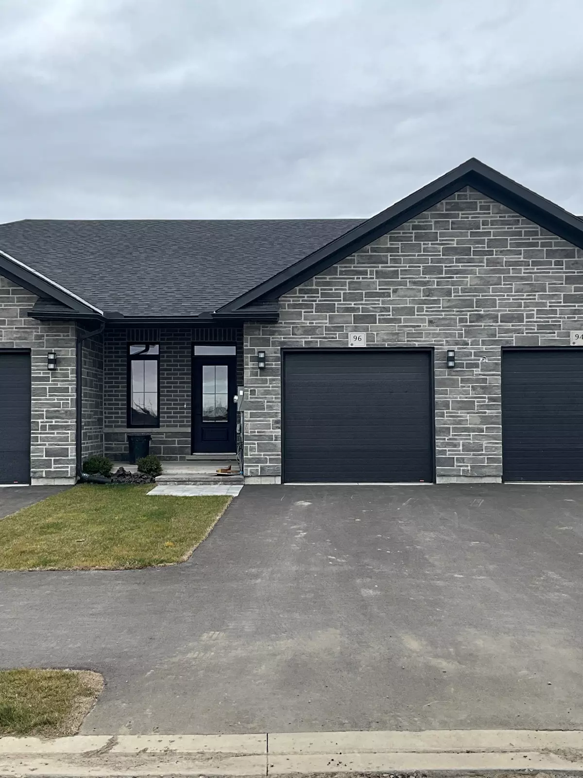 Belleville, ON K8N 0R4,96 Raycroft DR