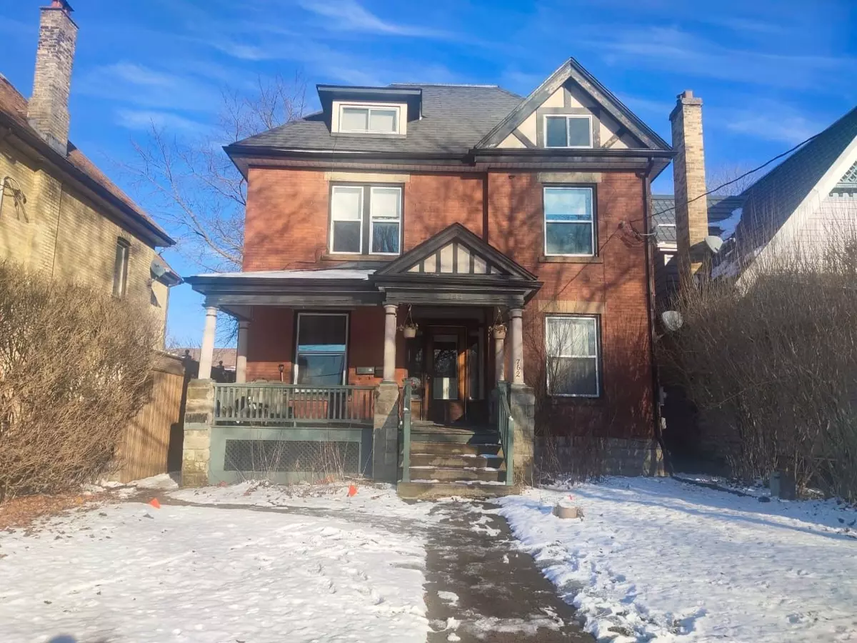 London, ON N5Y 2W3,762 Maitland ST