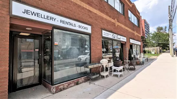 Toronto W01, ON M6R 2K3,28 Roncesvalles AVE