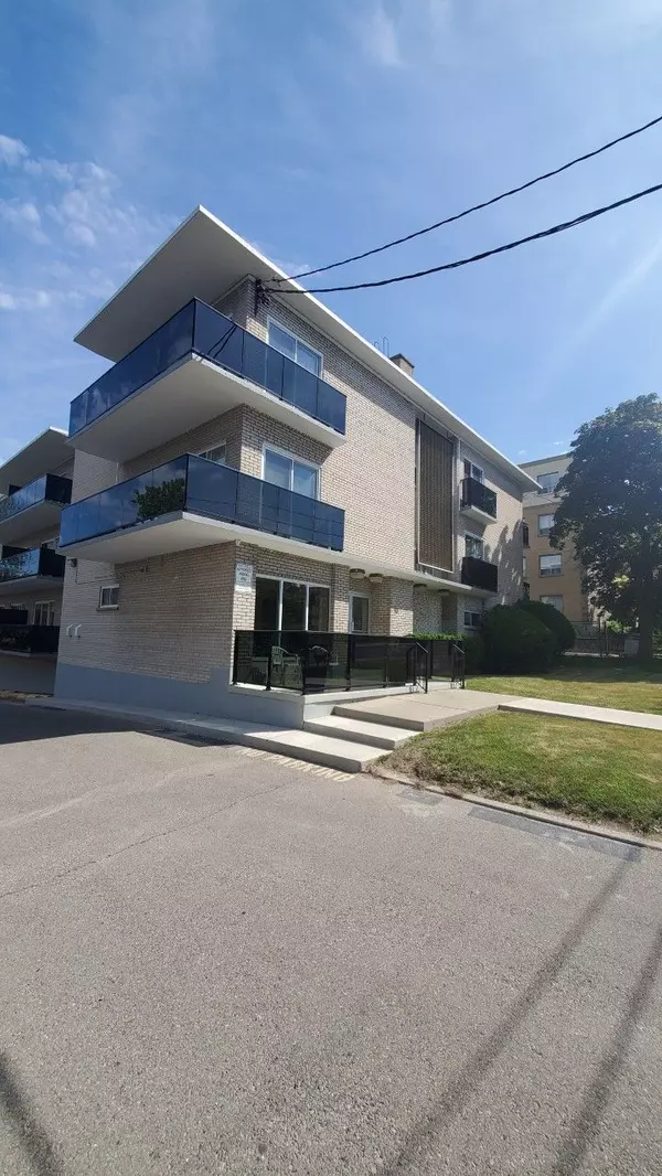 70 Gulliver RD, Toronto W04, ON M6M 2M6