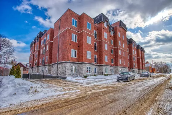 Kingston, ON K7K 4L9,501 Frontenac ST #301