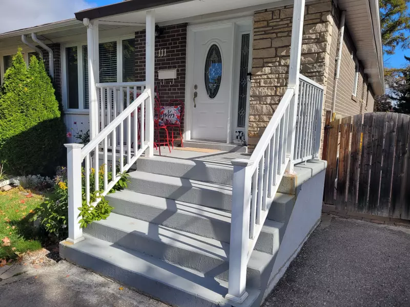 111 Bayview Pkwy, Newmarket, ON L3Y 3W2