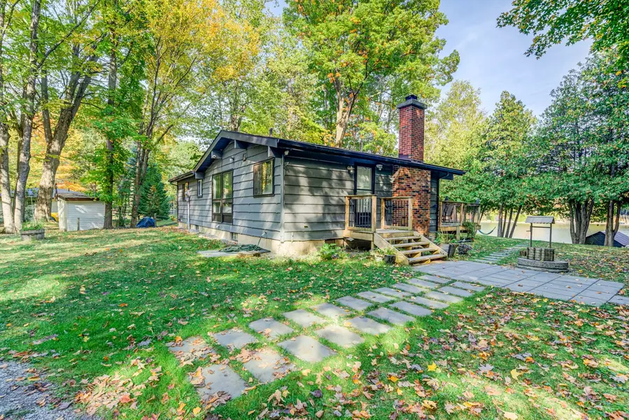 6 Cardinal DR, Kawartha Lakes, ON K0M 2T0