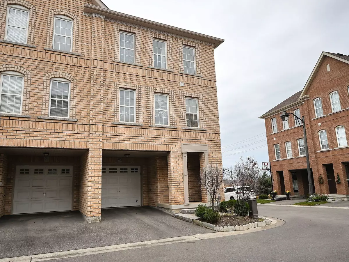 Oakville, ON L6M 0K4,2280 Baronwood DR #90