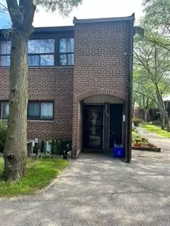 Toronto W05, ON M3N 2P5,382 Driftwood AVE #8