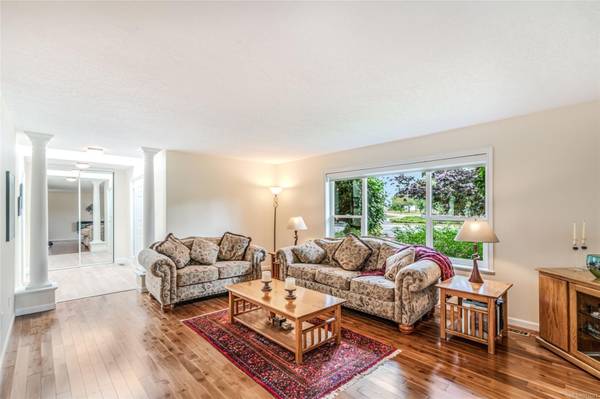 Qualicum Beach, BC V9K 1K1,691 Arbutus St