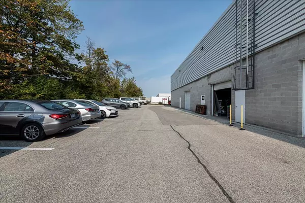 Barrie, ON L4N 8X1,41 Commerce Park DR #C(Rear)