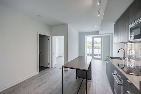 Mississauga, ON L5H 1G5,215 Lakeshore RD W #208