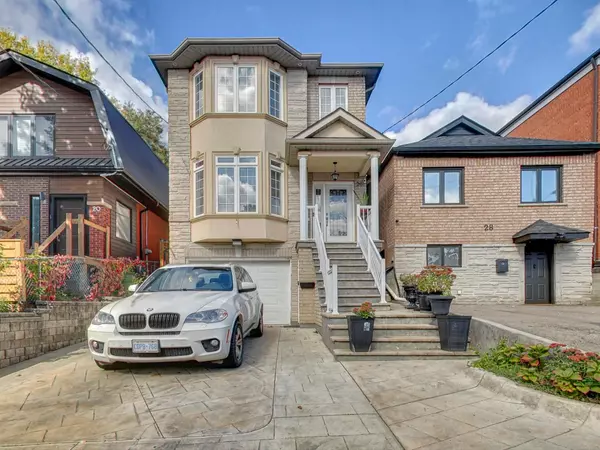 26 Dynevor RD, Toronto W03, ON M6E 3X1