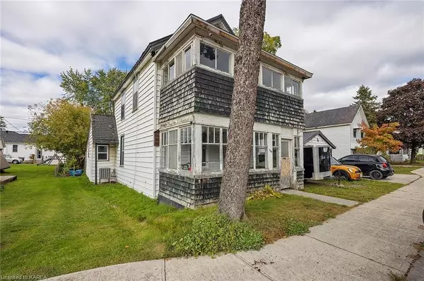 308 BROCK ST, Gananoque, ON K7G 1K6