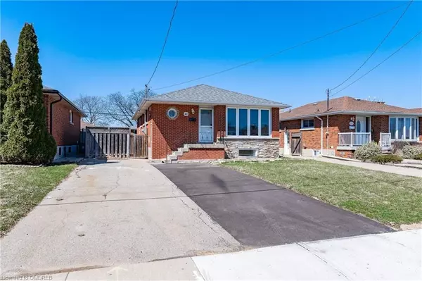 40 Clarendon AVE #Lower, Hamilton, ON L9A 3A1