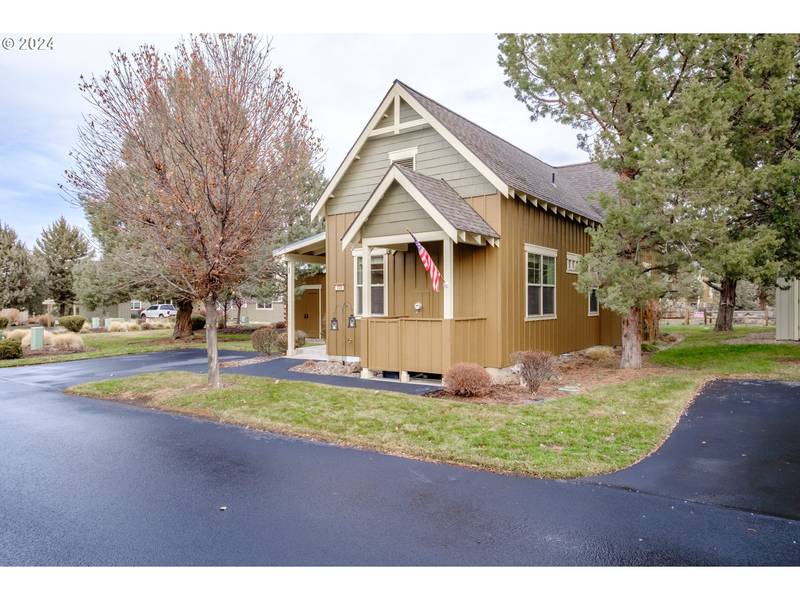 320 SPLIT RAIL LN, Redmond, OR 97756