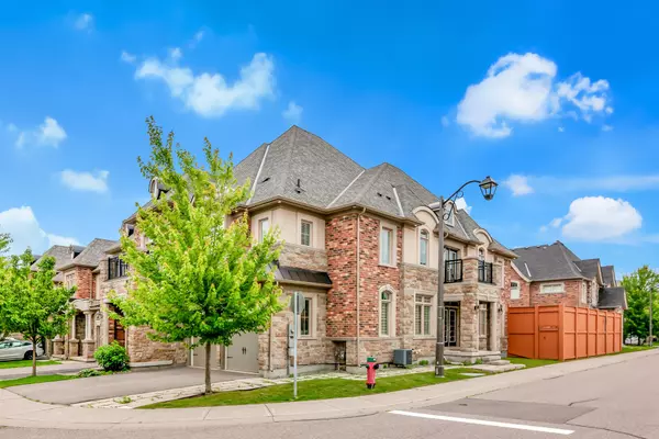 Oakville, ON L6M 0S2,2486 Village Common DR