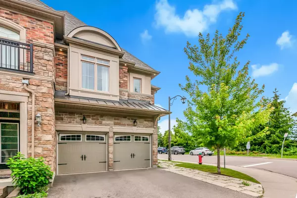 Oakville, ON L6M 0S2,2486 Village Common DR