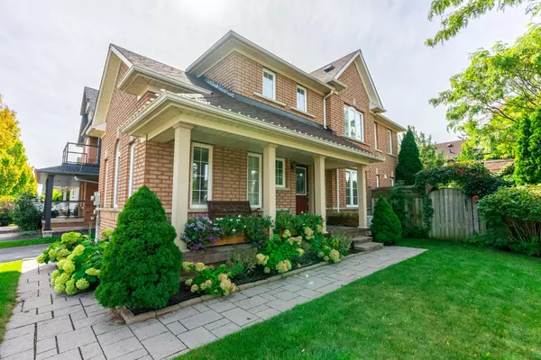 Oakville, ON L6M 5A7,2352 Falling Green DR