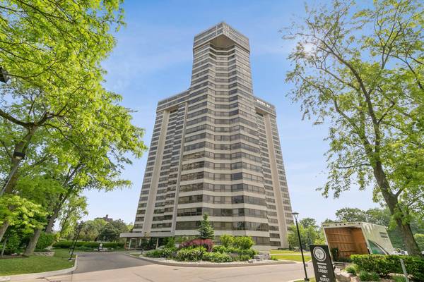 1300 Bloor ST #2310, Mississauga, ON L4Y 3Z2