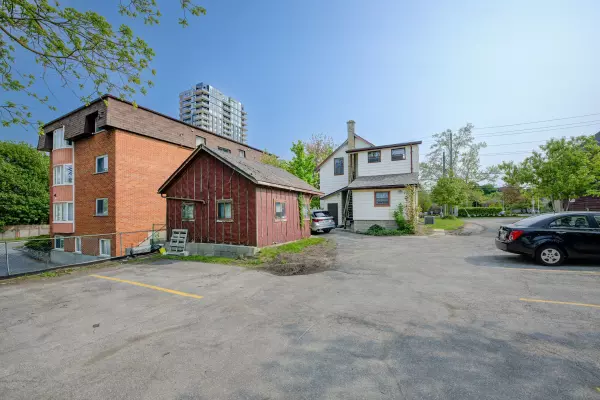 Waterloo, ON N2L 1B1,35 John ST W