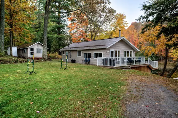 South Frontenac, ON K0H 2L0,6868 Smith LN