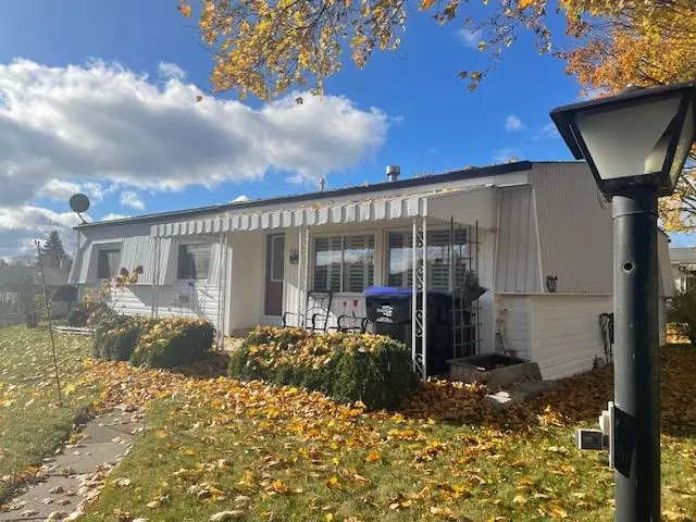 15 Trefoil DR, Innisfil, ON L9S 1P8