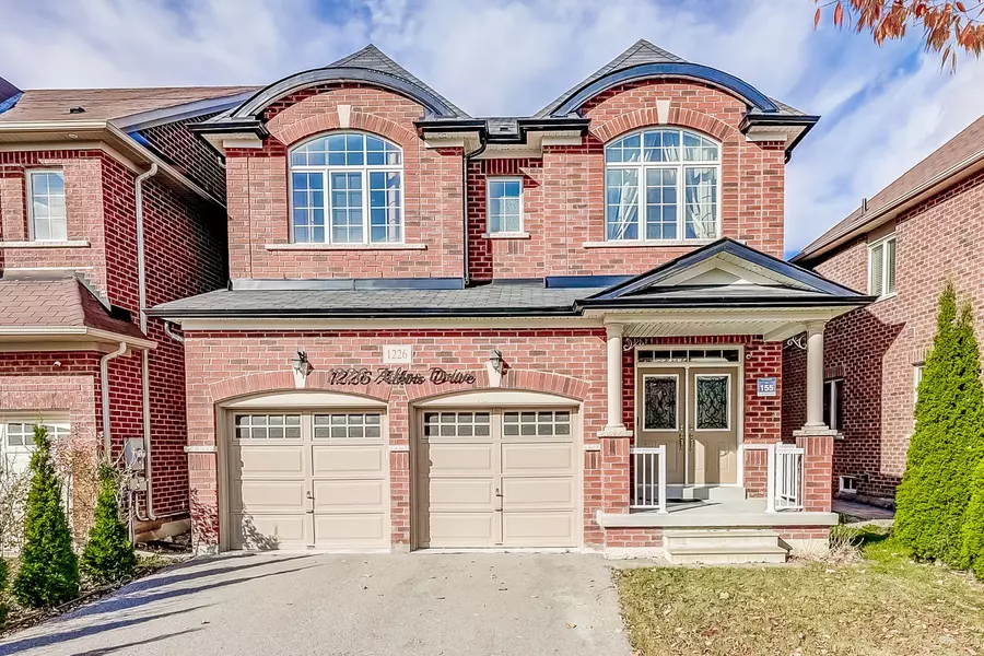 1226 Atkins DR, Newmarket, ON L3X 0C8