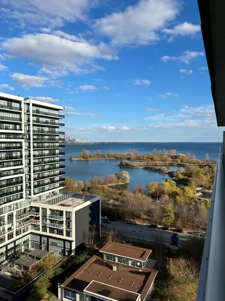 33 Shore Breeze DR E #1208, Toronto W06, ON M8V 0G1