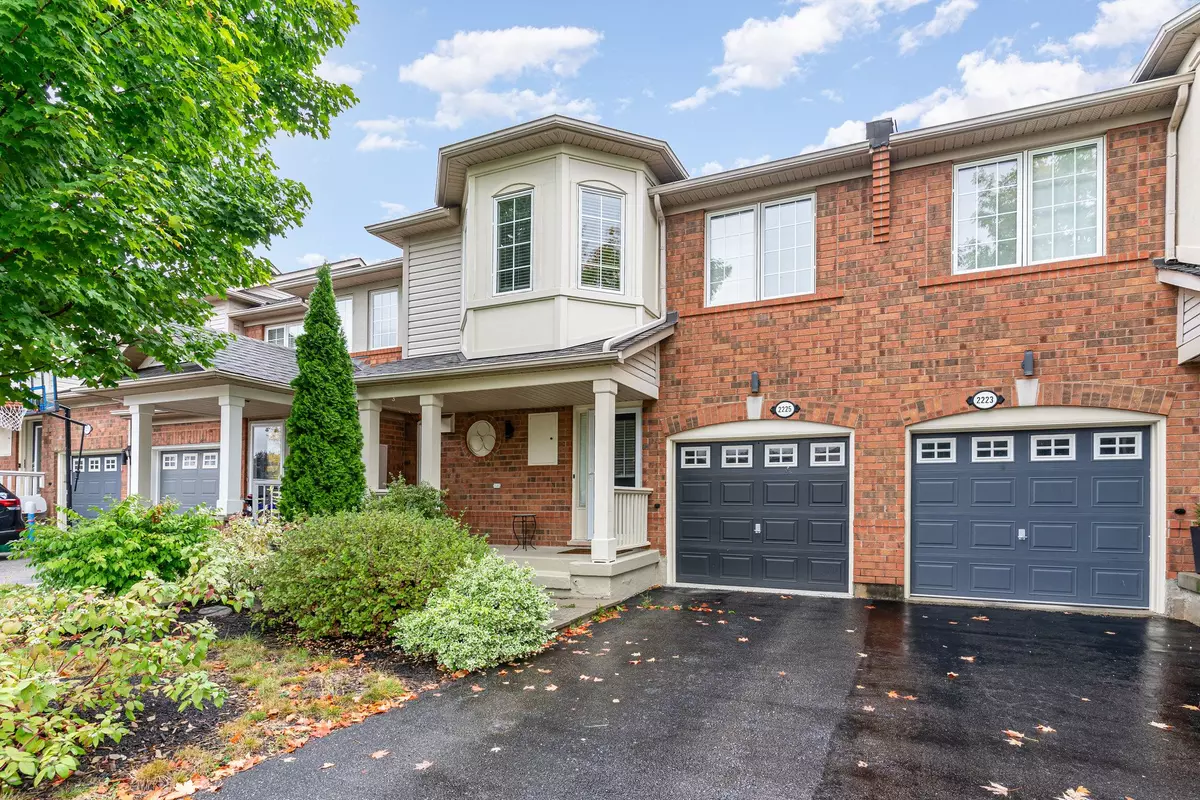 Oakville, ON L6M 4W8,2225 Amberglen CT