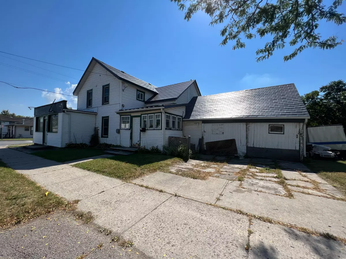 Belleville, ON K8N 3E3,76 John ST S