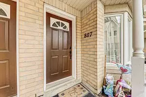 Toronto E11, ON M1B 5Z1,28 Rosebank DR #807