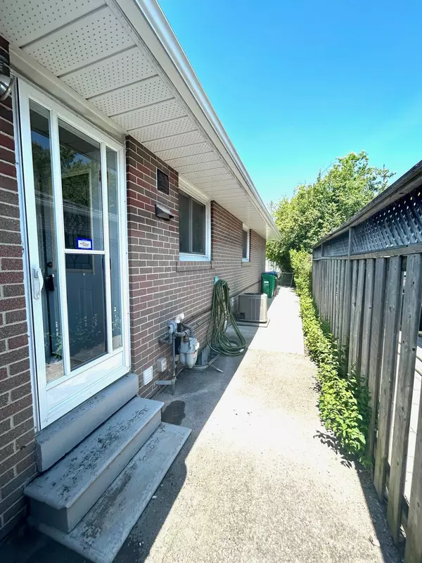 Mississauga, ON L5J 3R8,1569 Hobbs CRES #Lower