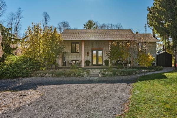 18133 Loyalist Pkwy, Prince Edward County, ON K0K 2J0