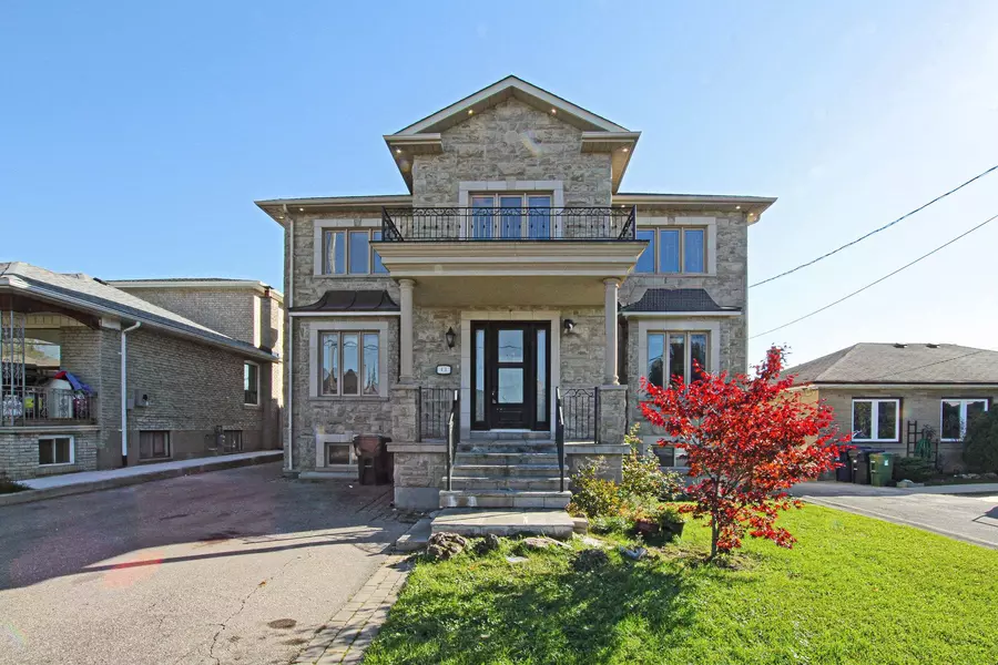 43 Battersea CRES, Toronto W04, ON M6L 1G9