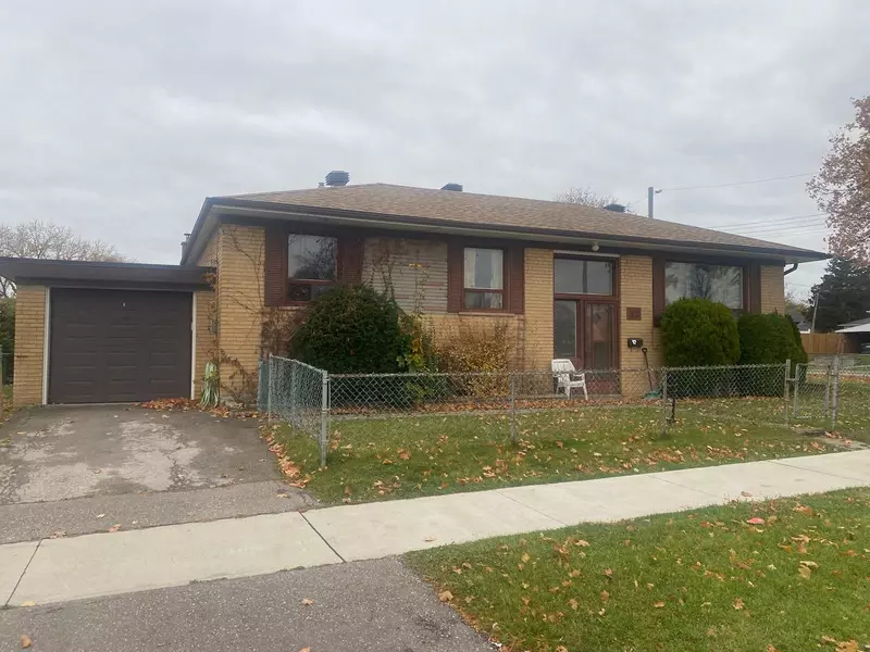 32 jeffcoat DR, Toronto W10, ON M9W 3B5