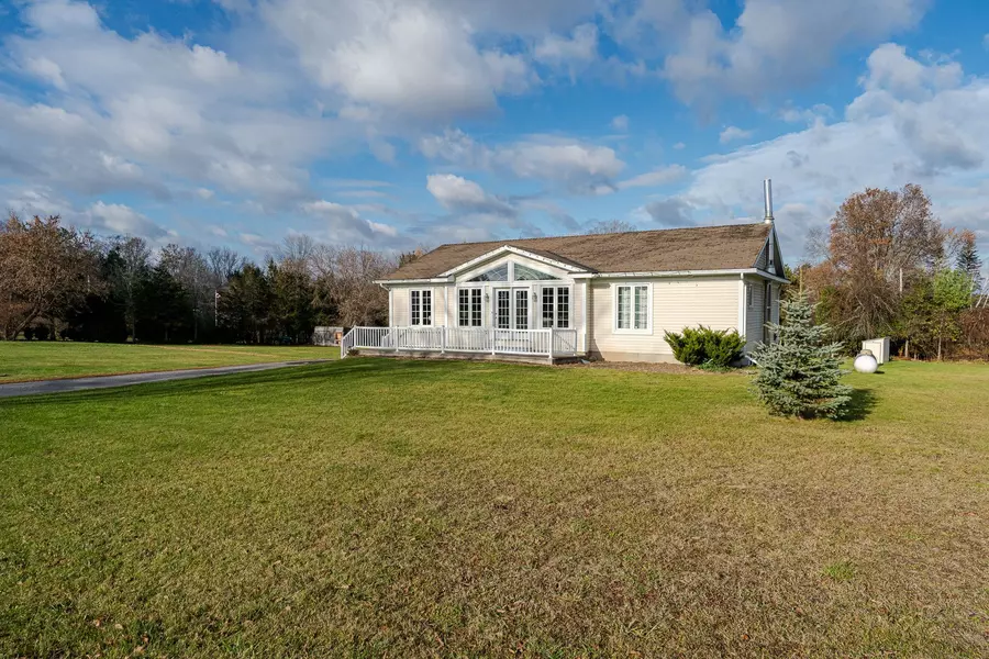 819 County Rd 9 RD, Greater Napanee, ON K7R 3K8