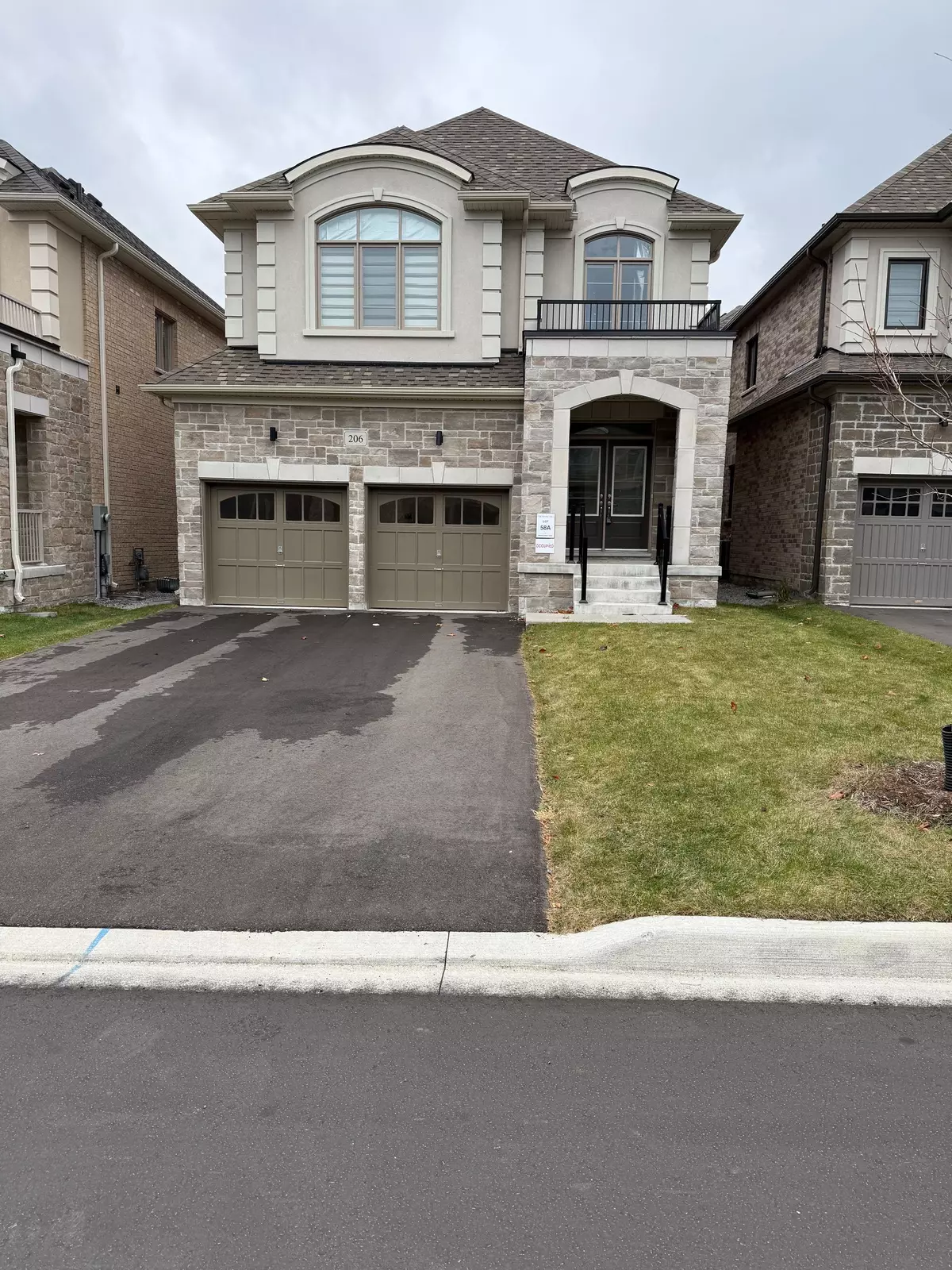 Oshawa, ON L1K 3G3,206 Ronald Guscott ST