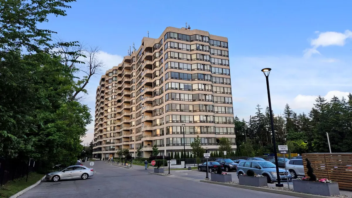 Richmond Hill, ON L4B 3J7,8501 Bayview AVE E #109