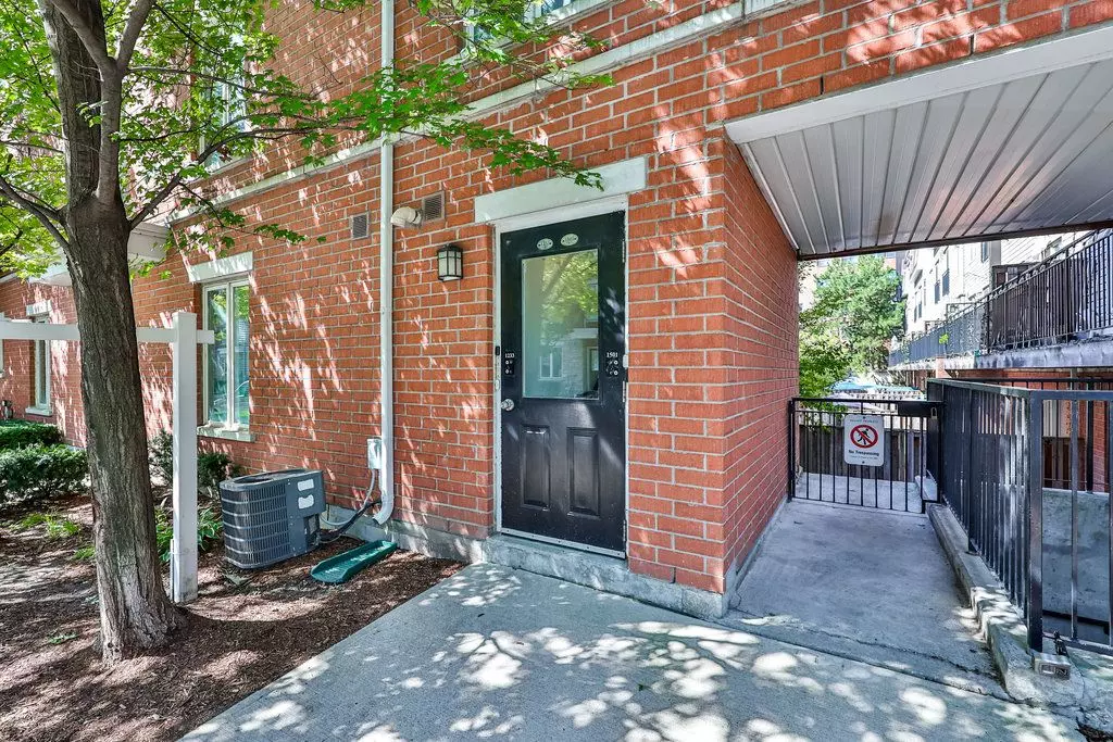 Toronto W01, ON M6K 1X2,22 Laidlaw ST #1233B