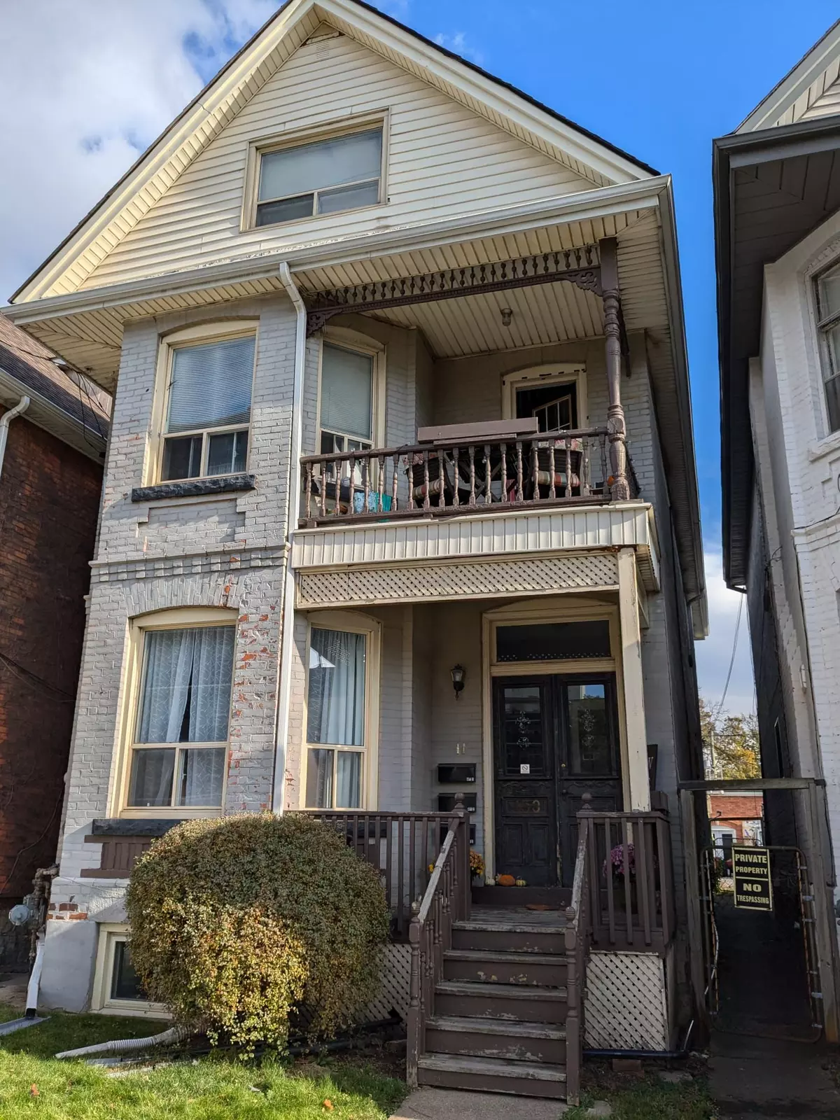 Hamilton, ON L8N 2R6,153 Wellington ST S #2