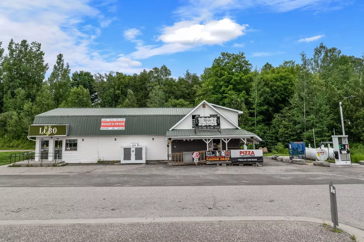 Addington Highlands, ON K0H 1L0,22353 Highway 41 N/A