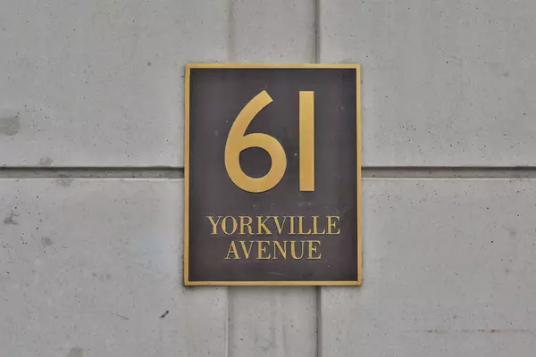 Toronto C02, ON M5R 1B7,61 Yorkville AVE #15E