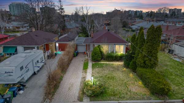 3 Dallyn CRES #Upper, Toronto E08, ON M1K 4V8