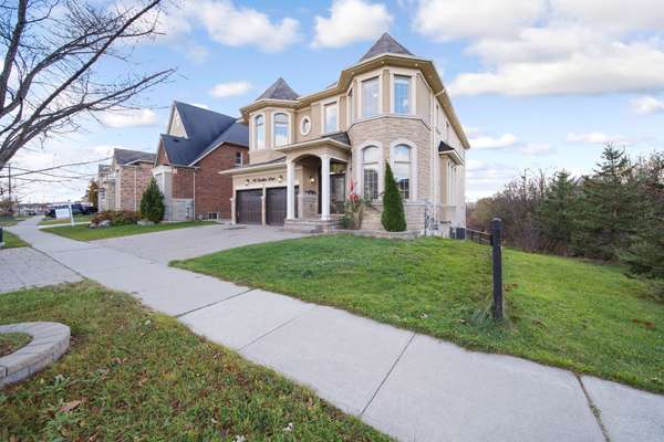 Brampton, ON L6Y 0T2,98 Coastline DR