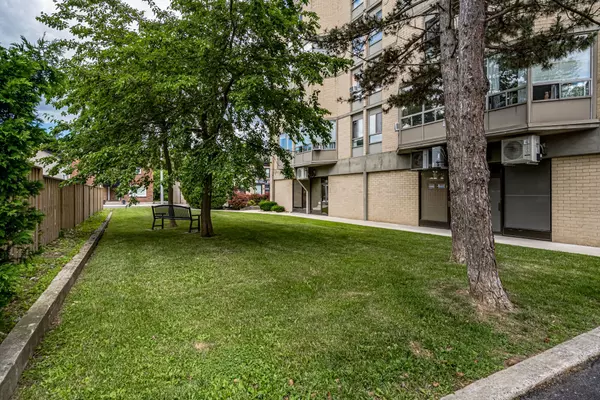 Hamilton, ON L9H 6J3,10 John ST #209