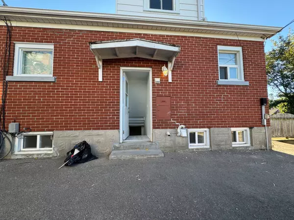 Kitchener, ON N2M 1B4,950 Queens BLVD #LOWER