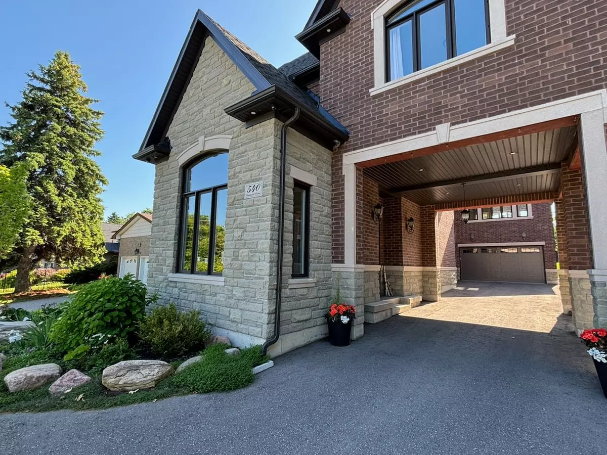 Pickering, ON L1W 2M7,540 Oakwood DR