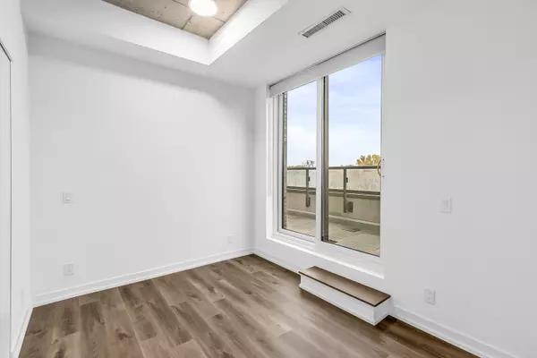 Toronto E01, ON M4M 2Y6,115 Larchmount AVE #503