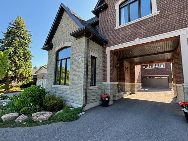 540 Oakwood DR, Pickering, ON L1W 2M7