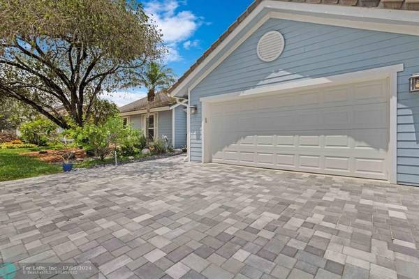 Davie, FL 33324,1671 E Oak Knoll Cir