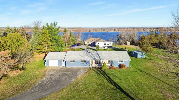 8 Shenendoah RD, Prince Edward County, ON K0K 2T0