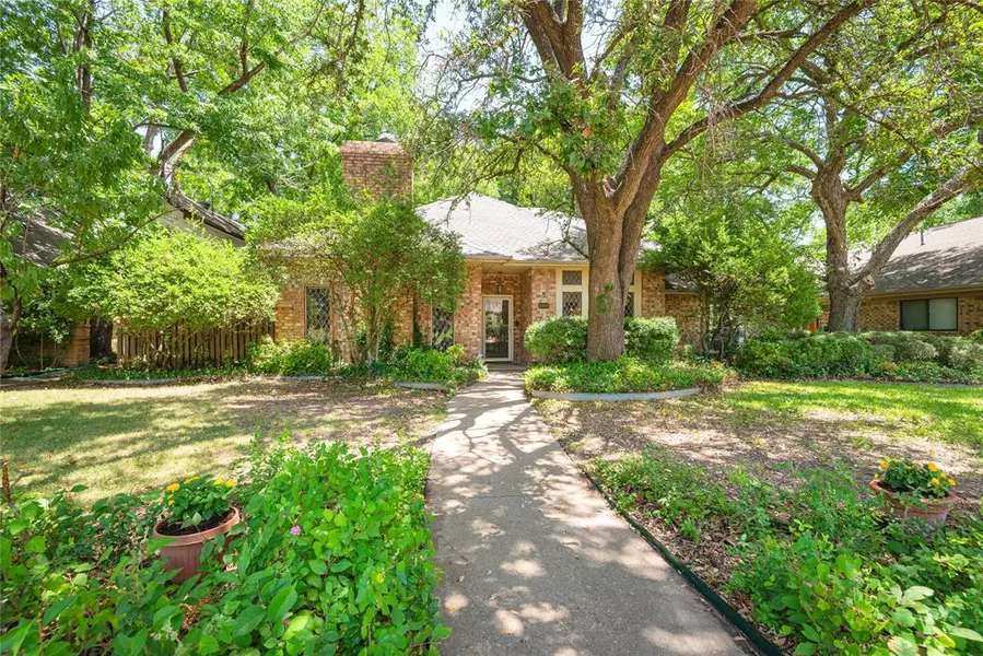 2102 Chestnut Hill Lane, Richardson, TX 75082